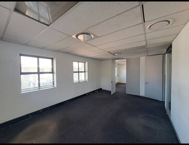 281M² OFFICE TO LET IN HYDE PARK